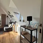 Rosebud Apartment *